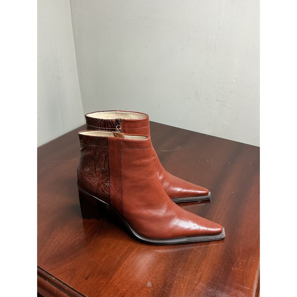 BCBGirls Vintage Brown Leather Pointed Toe Ankle Boots Floral 8B
